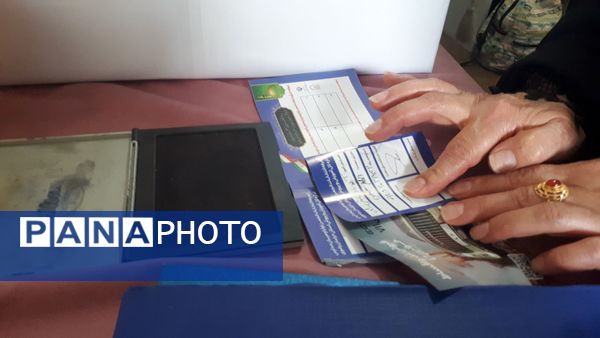 جلسه مجمع عمومی انجمن اولیا و مربیان در دبیرستان شاهد شهید حمامی ناحیه 6 مشهد