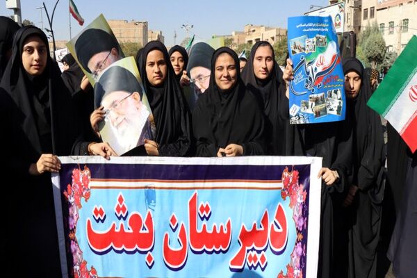 حضور پرشور دانش‌آموزان پاکدشتی در راهپیمایی روز ۱۳ آبان