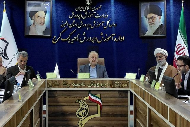 چلسه شورای معاونین ناحیه یک کرج