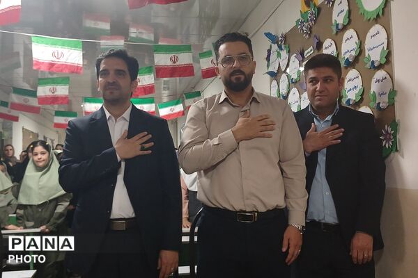 تجلیل از برگزیدگان جشنواره هنری فردا و المپیاد ورزشی در دبستان رضوان بهارستان‌دو