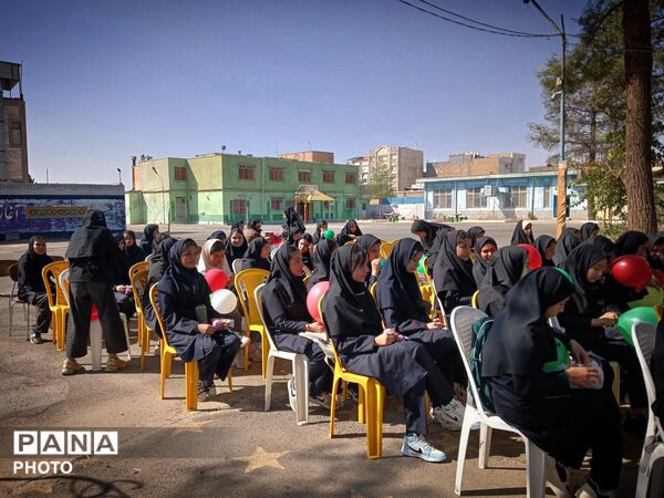 جشن جوانه ها در دبیرستان نمونه اندیشه 