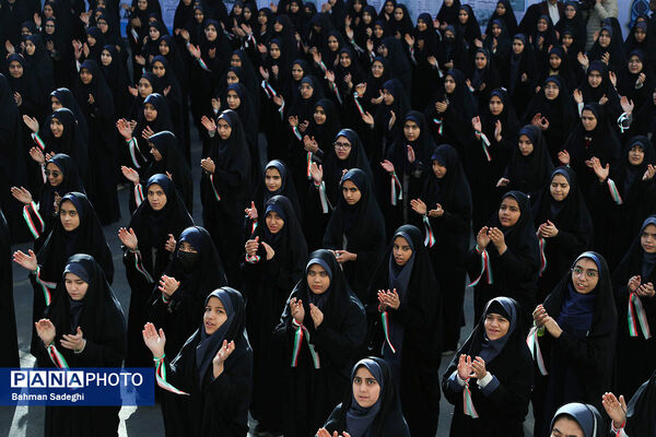 آیین نواختن گلبانگ انقلاب اسلامی با حضور وزیر آموزش و پرورش