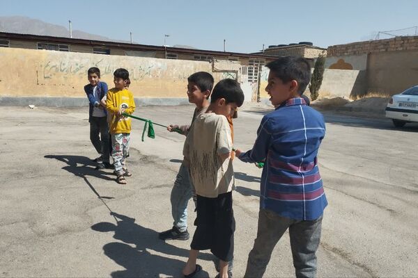 برگزاری حلقه قرآن و ایستگاه نقاشی به‌مناسبت هفته کودک همزمان با نماز جمعه در داریون 