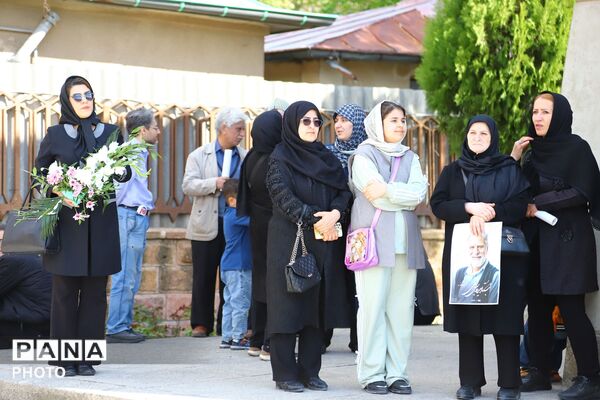 مراسم تشییع پیکر معلم و شاعر نامدار «باریشماز»