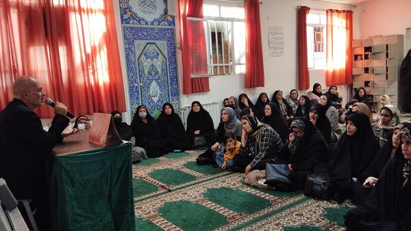 جلسه آموزش خانواده در مدرسه مهندس رحمانی فرد ناحیه ۱ مشهد مقدس