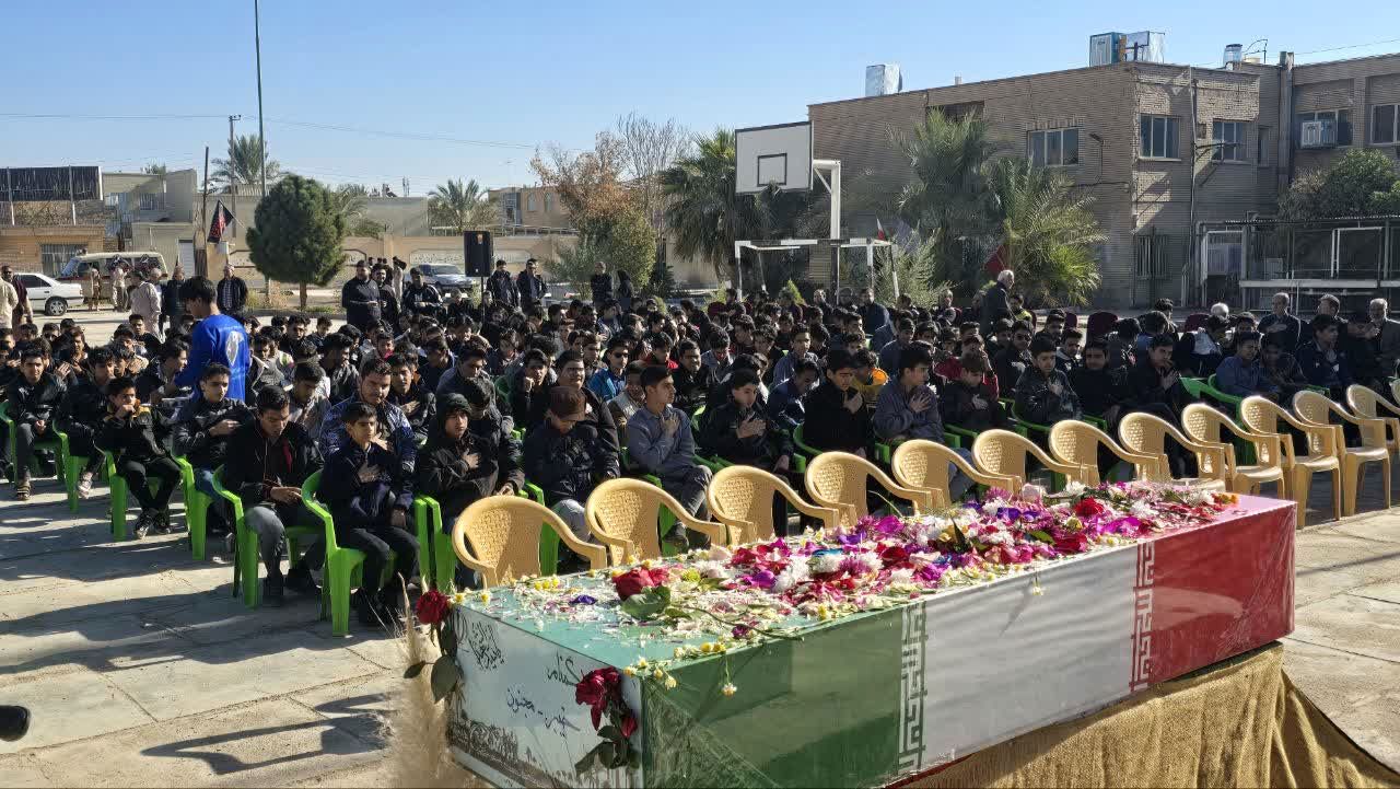 جلوه‌ای ماندگار از ارادت دانش‌آموزان بافق به شهدا
