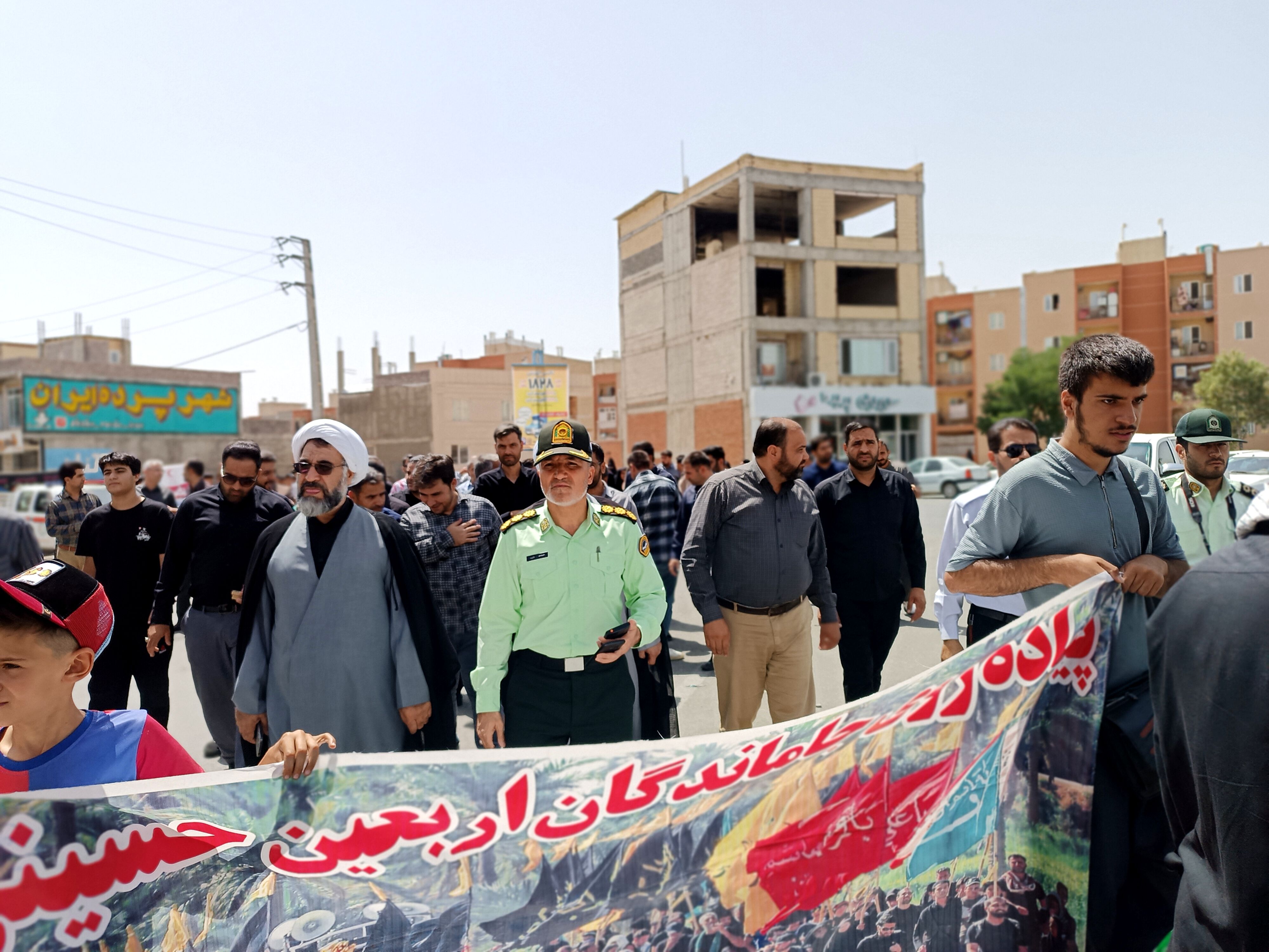 برگزاری پیاده‌روی جاماندگان اربعین حسینی در دهگلان با حضور پرشور مردم
