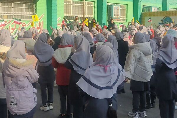 هنرهایی که نفس میکشند؛ با هنرمندی دانش‌آموزان دبستان امید بهارستان‌دو