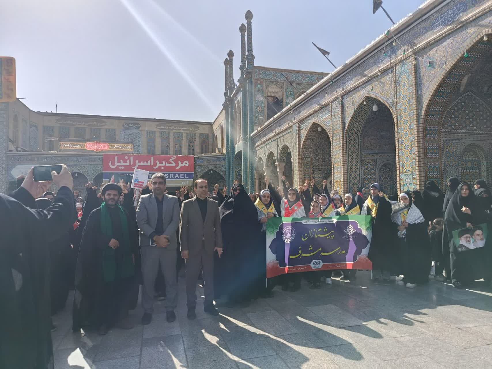 جلوه هایی از حضور مردم قم در راهپیمایی یوم الله 13 آبان