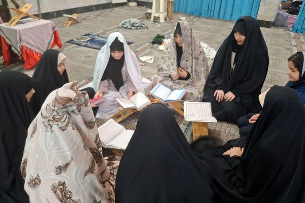 اعتکاف دانش‌آموزان در مسجد امام حسین رباط‌کریم