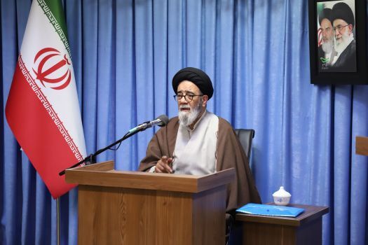 معلم کسی است که زندگی بشر را از ظلمت‌ها به سوی نور هدایت کرده است