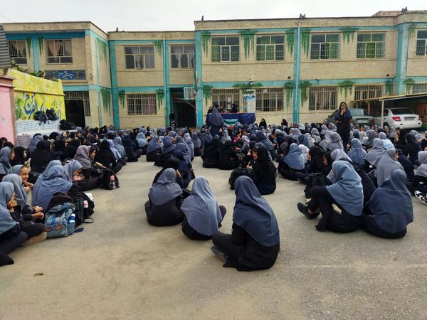 مراسم تجلیل از دانش آموزان جشنواره خوارزمی در دبیرستان عصمتیه 