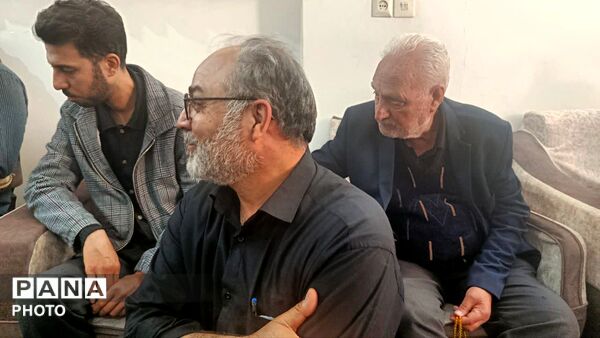 دیدار مسئولان آموزش و پرورش ناحیه یک قم با تنها بازمانده حمله هوایی به شهرک ولایت قم