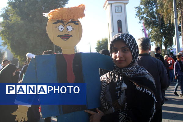 شکوه حضور مردم بوشهر در راهپیمایی ۲۲ بهمن