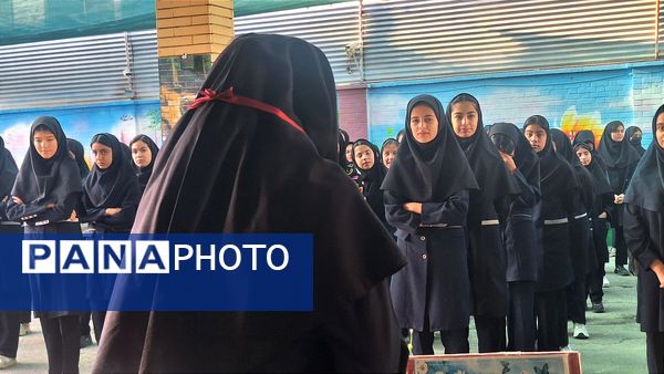 صبحگاه دبیرستان فیاض 