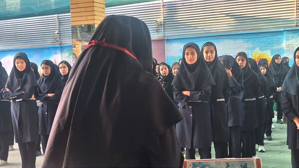 صبحگاه دبیرستان فیاض 