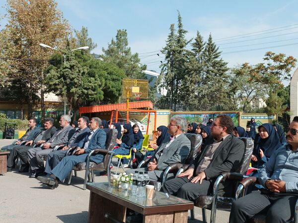 برگزاری جشن جوانه‌ها در دبیرستان آرمینه مصلی نژاد ناحیه ۶ مشهد