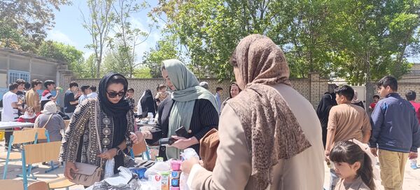 برپایی بازارچه در مدرسه ولیعصر آشخانه 
