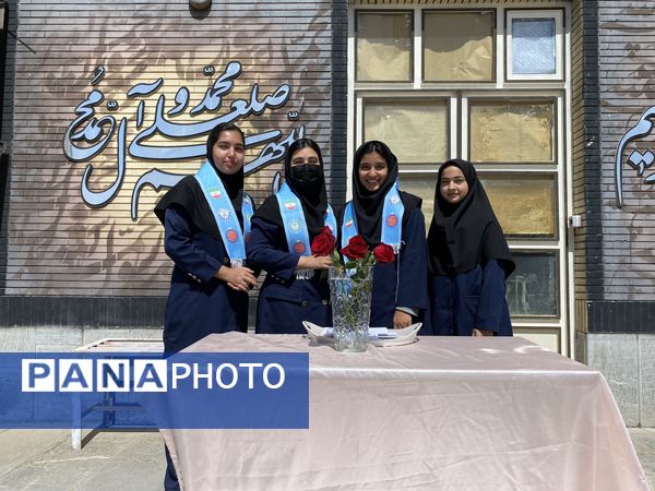 معلمان، مشعل‌داران راه آگاهی در آیینه‌ مهر و خرد