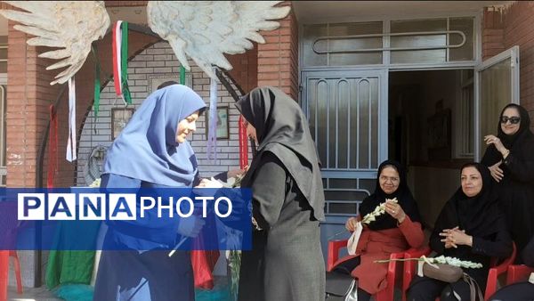 مراسم اولین روز سال تحصیلی در دبیرستان فرزانگان ۴