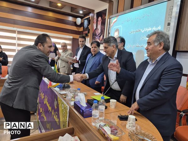 معلمان نمونه در قاب افتخار آموزش و پرورش منطقه ۵