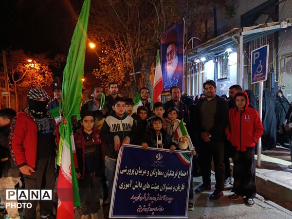رمز موفقیت پیروزی ایران اتحاد مردم با نیروی مسلح است 