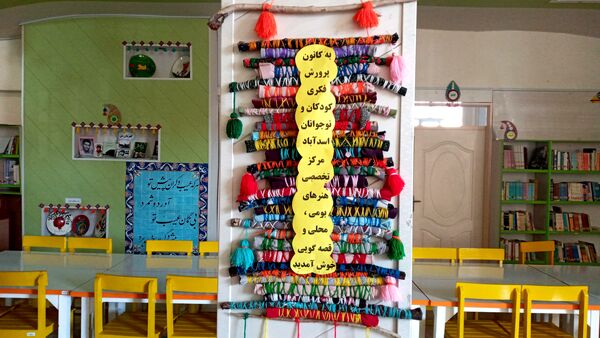 رونمایی از کتاب «پنج روایت از یک مرد زندگی» در اسدآباد