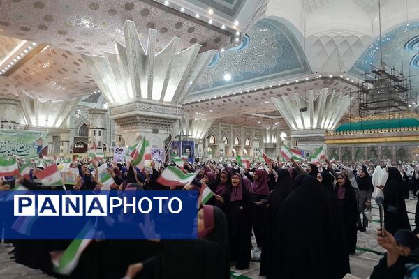 اجتماع دختران ناحیه 2 شهرری به مناسبت روز دختر در مرقد مطهر امام خمینی (ره) 