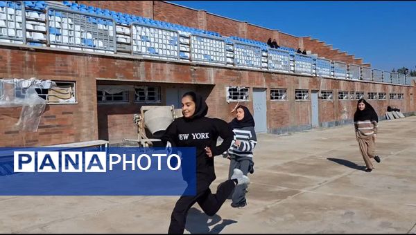 رقابت‌های دو و میدانی دختران متوسطه اول در سالن عالیپور کوهدشت 