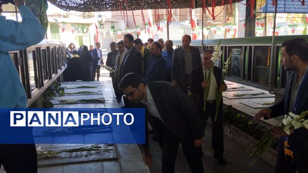 مراسم غبارروبی و عطرافشانی مزار شهدای 400 دستگاه ناحیه 3 کرج در هفته دفاع مقدس