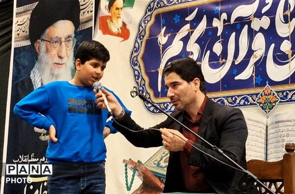 محفل انس با قرآن به یاد رهبر شهید در گلوگاه 