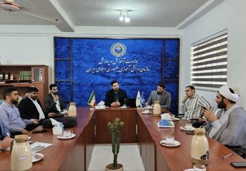 جلسه هم‌اندیشی رئیس سازمان دانش‌آموزی استان با مدیران مدرسه