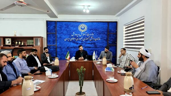 جلسه هم‌اندیشی رئیس سازمان دانش‌آموزی استان با مدیران مدرسه