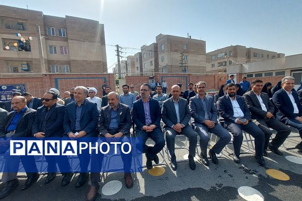 آیین بهره برداری از مدرسه شهدای پالایشگاه تهران در کهریزک 