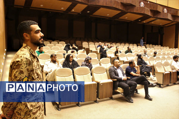 کارگاه نمایشنامه خوانی و نقد فیلم دفاع مقدس در قم