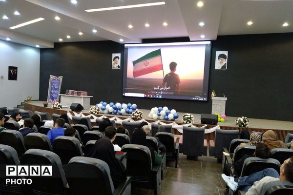 تقدیر از برگزیدگان استانی و منطقه‌‌ای مسابقات علمی پژوهشی 