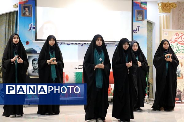 مراسم تجلیل از مادران، همسران شهدا و بانوان جانباز فرهنگی آذربایجان شرقی