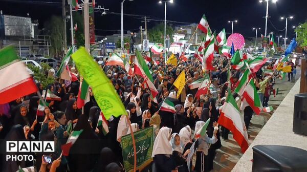 حضور پرشور دانش‌آموزان معمولانی در حمایت از نیروهای مسلح؛ تجدید پیمان با آرمان‌های انقلاب