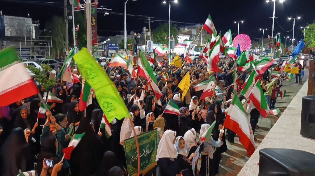 حضور پرشور دانش‌آموزان معمولانی در حمایت از نیروهای مسلح؛ تجدید پیمان با آرمان‌های انقلاب