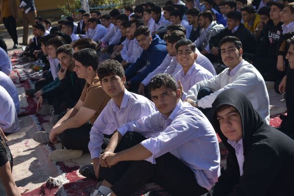 جشن روز دانش‌آموز در دبیرستان امام خمینی (ره) با حضور مسئولان، ورزشکاران و هنرمندان برگزار شد