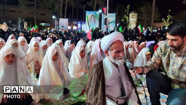 تجمعات مردمی نجف آباد همراه با جشن تکلیف دختران و اقامه نماز استغاثه