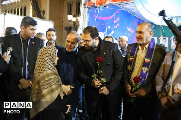 محفل گرم تشکیلاتی دانش‌آموزان در تجمع مردمی تبریز با حضور قائم‌مقام معاون وزیر در سازمان دانش‌آموزی