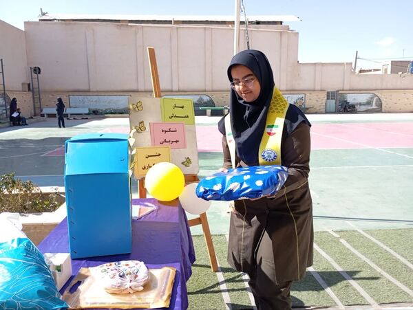 برگزاری بهار همدلی شکوه مهربانی جشن نیکوکاری در دبیرستان عفت