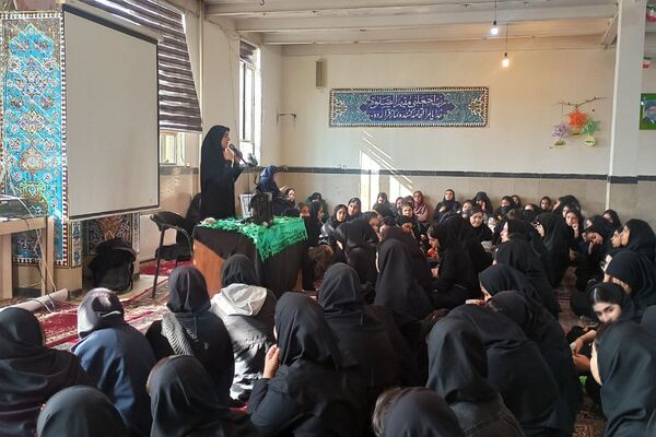 مراسم عزاداری و توزیع نذری به مناسبت ایام فاطمیه در مدارس شهرستان ورامین