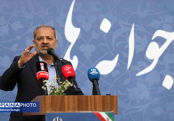 از ایران جان‌مان ‌با تمام وجود‌ در همه عرصه‌ها دفاع کنیم/ دانش‌آموزان برای ارتقای توانمندی‌های ایران تلاش کنند