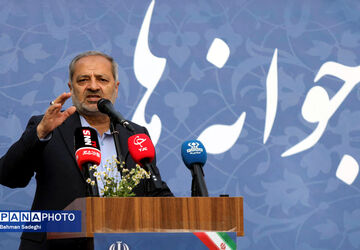 از ایران جان‌مان ‌با تمام وجود‌ در همه عرصه‌ها دفاع کنیم/ دانش‌آموزان برای ارتقای توانمندی‌های ایران تلاش کنند