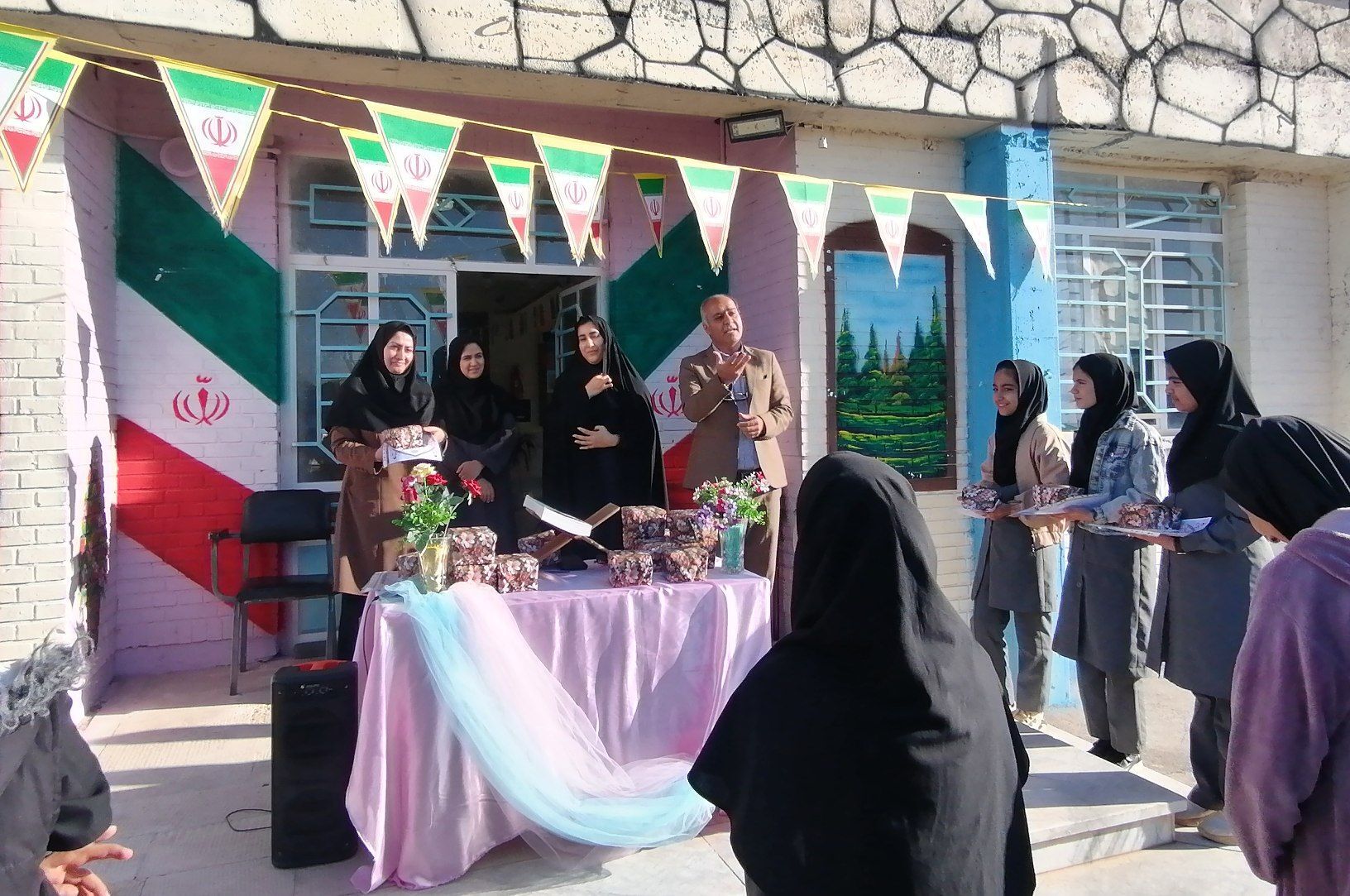 تجلیل از دانش آموزان برتر آموزشی دبیرستان حاج مهدی روحانی خلیل آباد