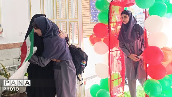 آغاز فصلی تازه در دبیرستان شاهد نیایش؛ جشن جوانه‌ها به استقبال هفتمی‌ها رفت