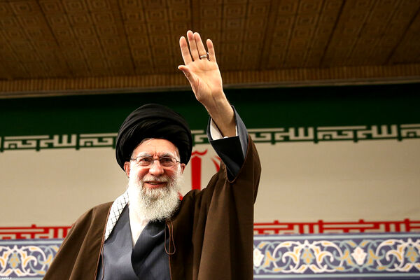 دیدار جمعی از رأی اولی‌ها و خانواده‌های شهدا با رهبر انقلاب اسلامی