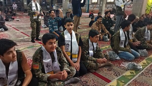 برگزاری نماز جمعه در آغاز هفته بسیج دانش آموزی با حضور دانش آموزان بسیجی نیشابور